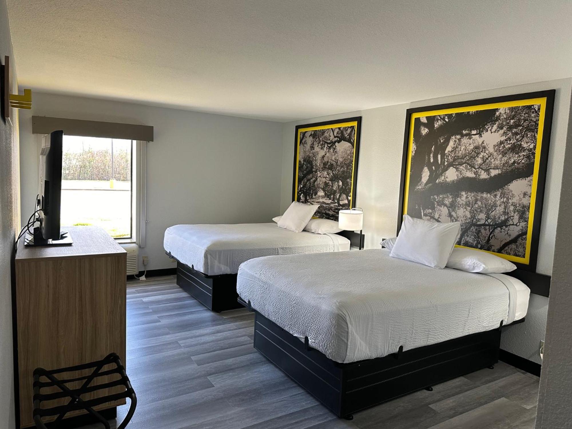 Super 8 By Wyndham Alexandria La Hotell Eksteriør bilde