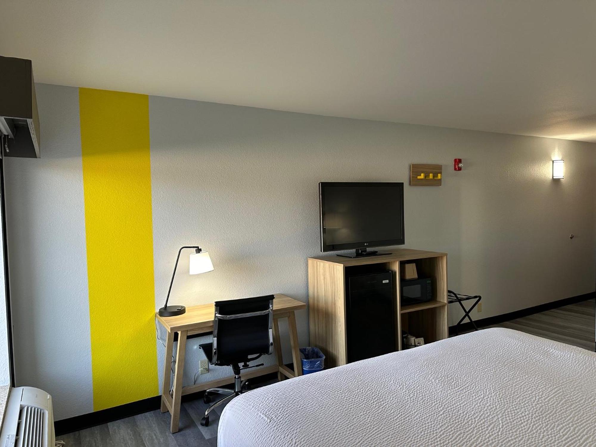 Super 8 By Wyndham Alexandria La Hotell Eksteriør bilde