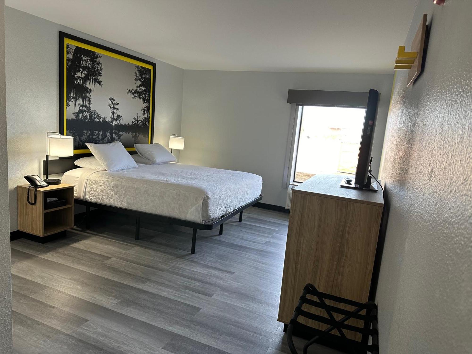 Super 8 By Wyndham Alexandria La Hotell Eksteriør bilde
