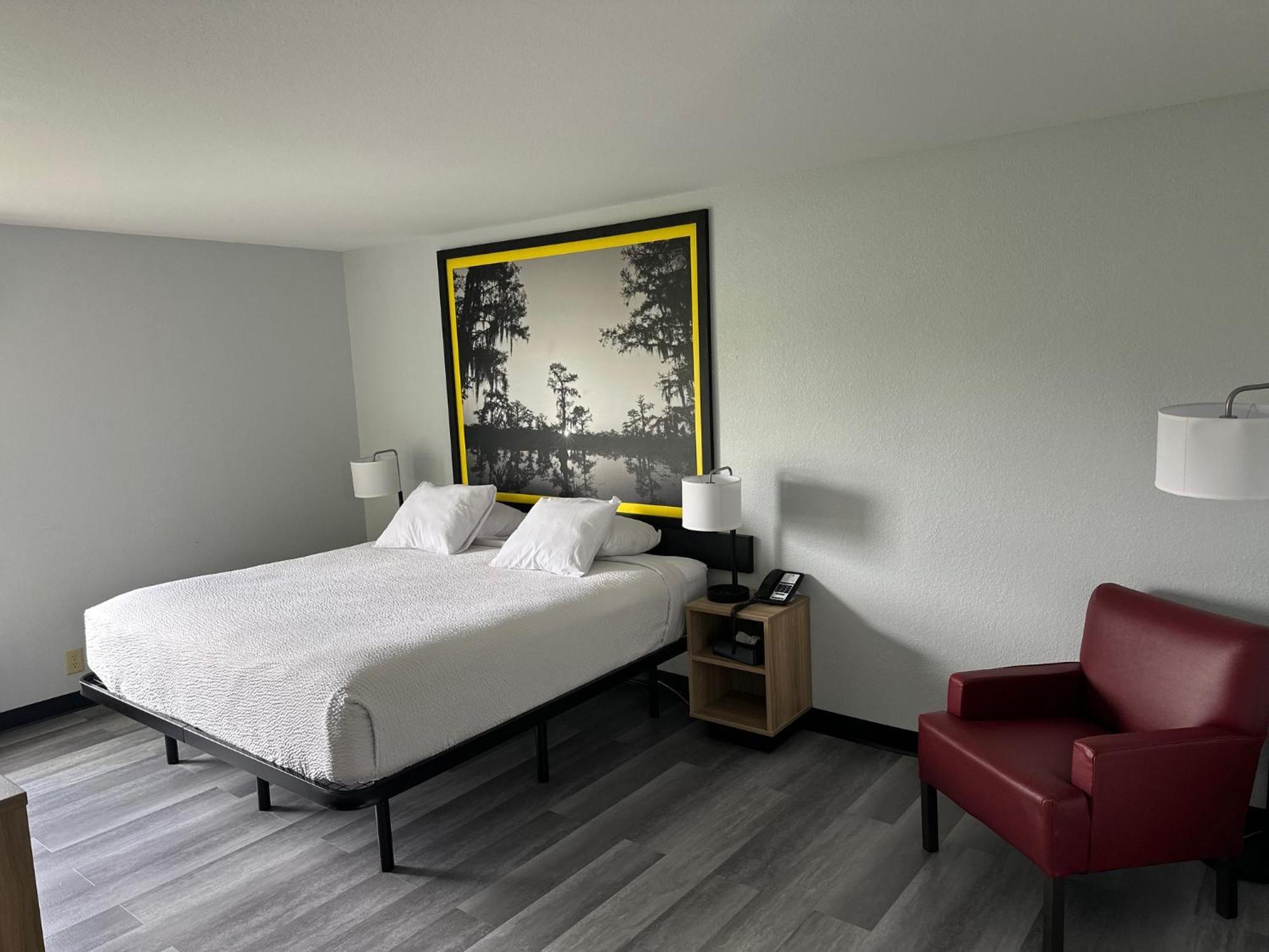 Super 8 By Wyndham Alexandria La Hotell Eksteriør bilde