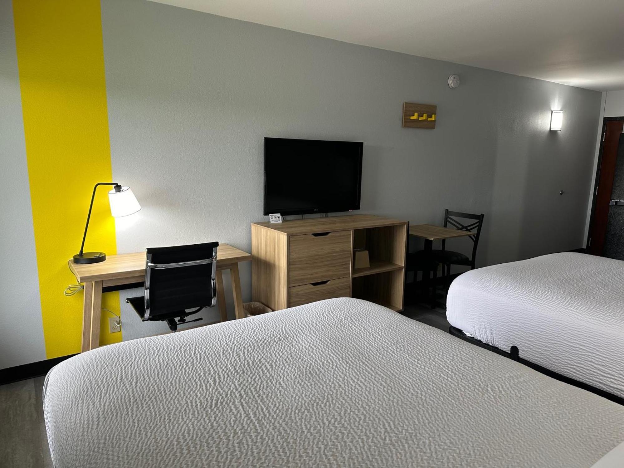 Super 8 By Wyndham Alexandria La Hotell Eksteriør bilde