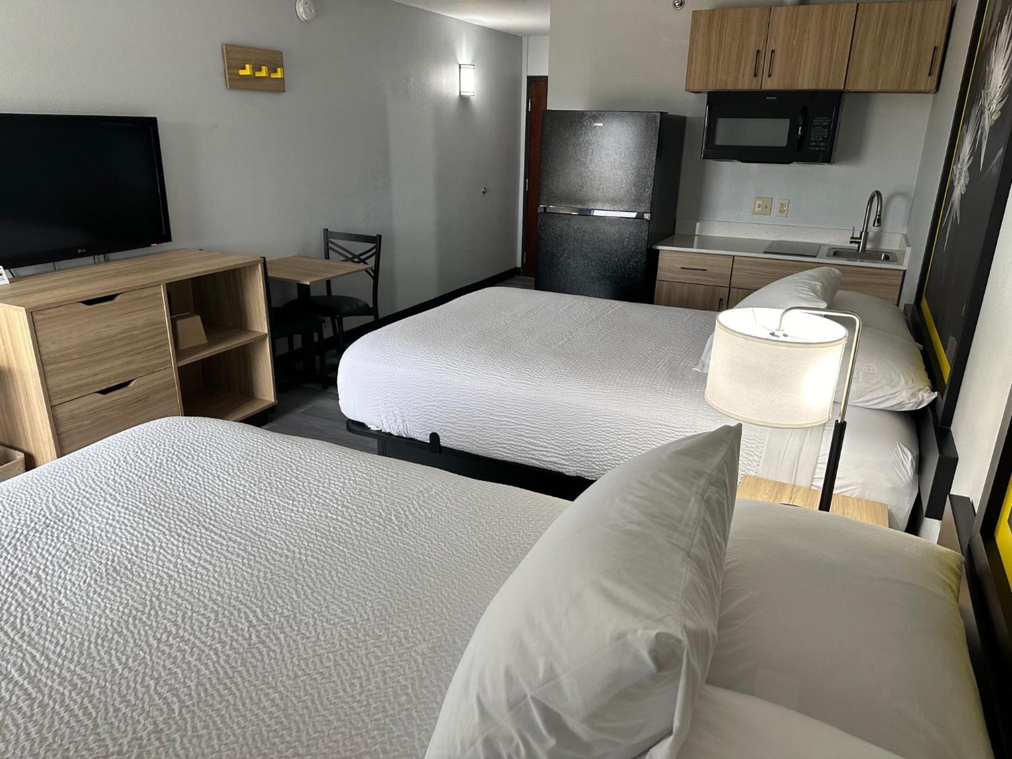 Super 8 By Wyndham Alexandria La Hotell Eksteriør bilde