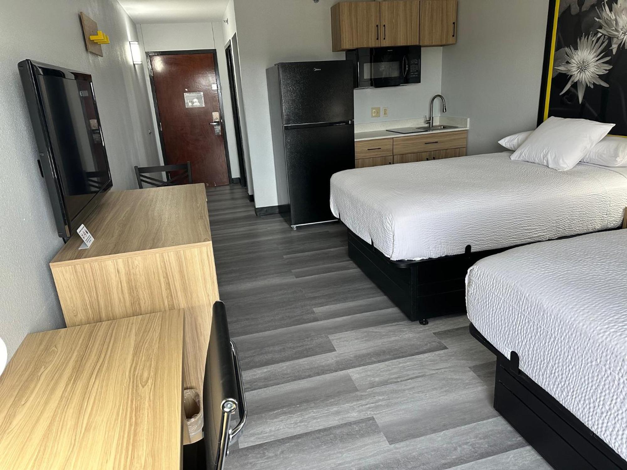 Super 8 By Wyndham Alexandria La Hotell Eksteriør bilde