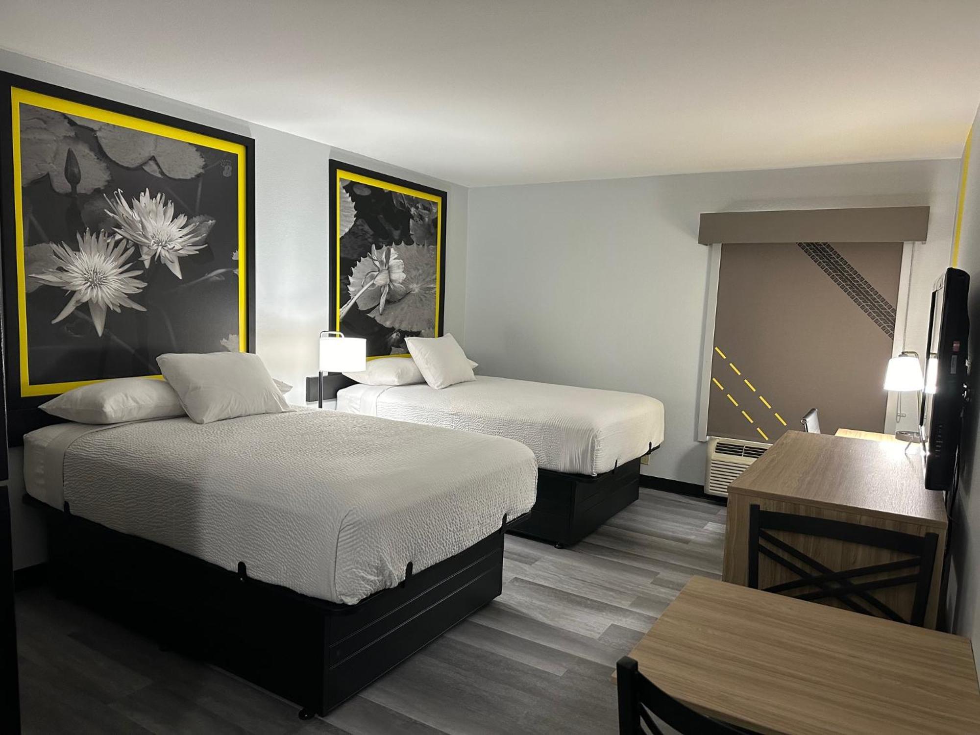 Super 8 By Wyndham Alexandria La Hotell Eksteriør bilde