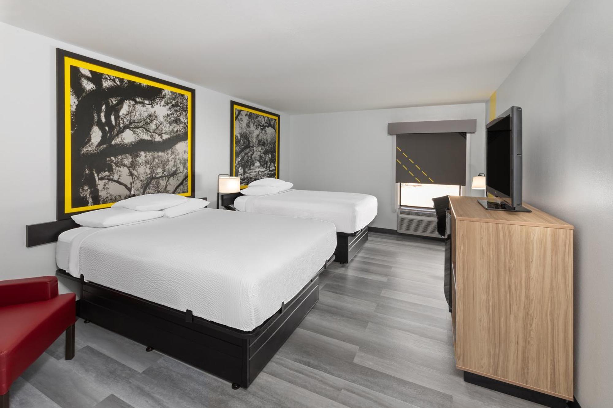 Super 8 By Wyndham Alexandria La Hotell Eksteriør bilde