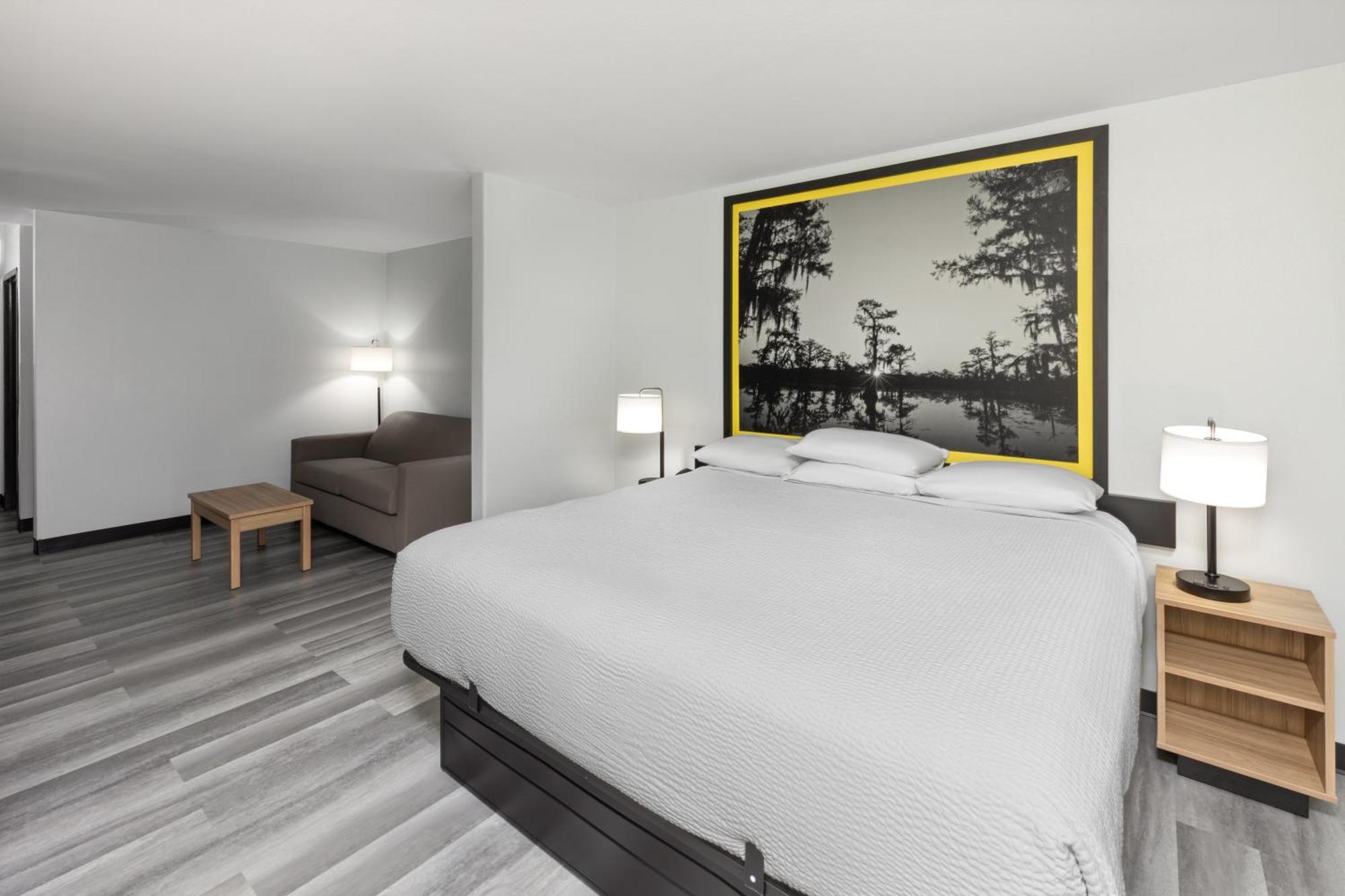 Super 8 By Wyndham Alexandria La Hotell Eksteriør bilde