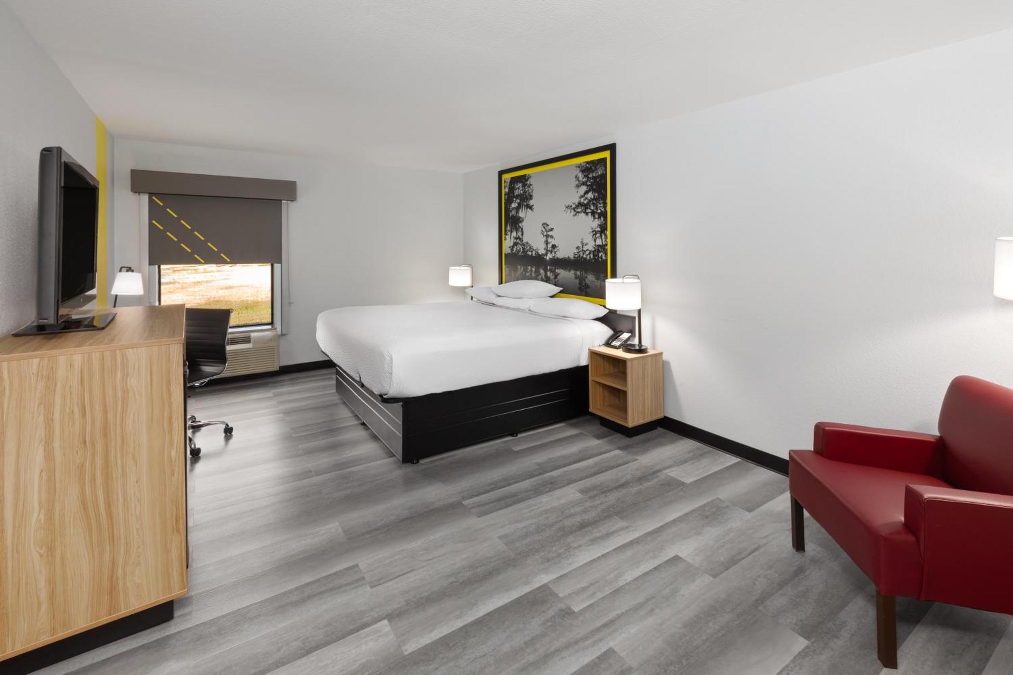 Super 8 By Wyndham Alexandria La Hotell Eksteriør bilde